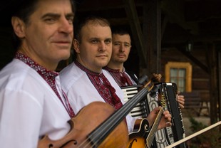 Trio z Poznania grające muzykę biesiadną, cygańską, walce